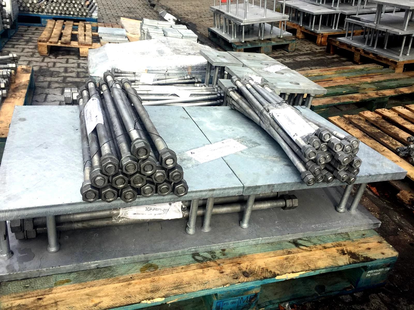 Galvanizli Taban Plakası ve Bulon Paketi
